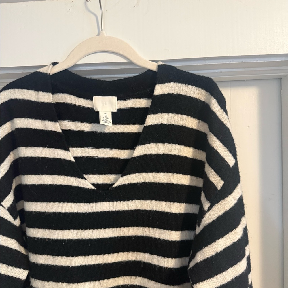 H&M Black and White Striped V-Neck Sweater